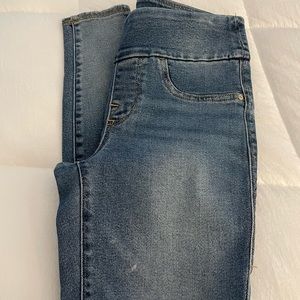 Rock & Republic pull on jeans